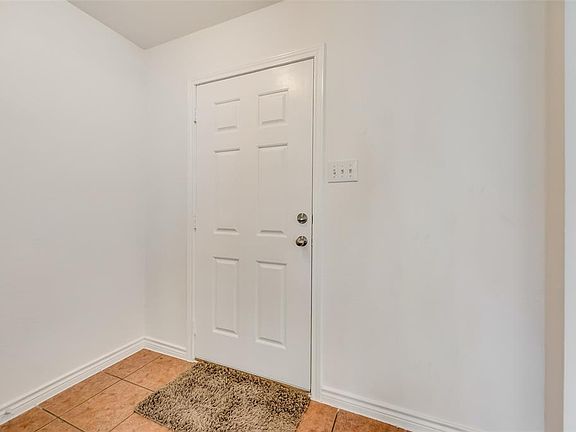 5th image of 8827 Eastwood Ave