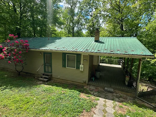 186 View Rd, Alderson, WV 24910