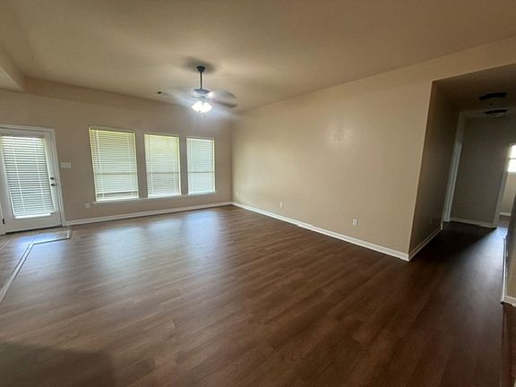 3rd image of 192 Carriage Way