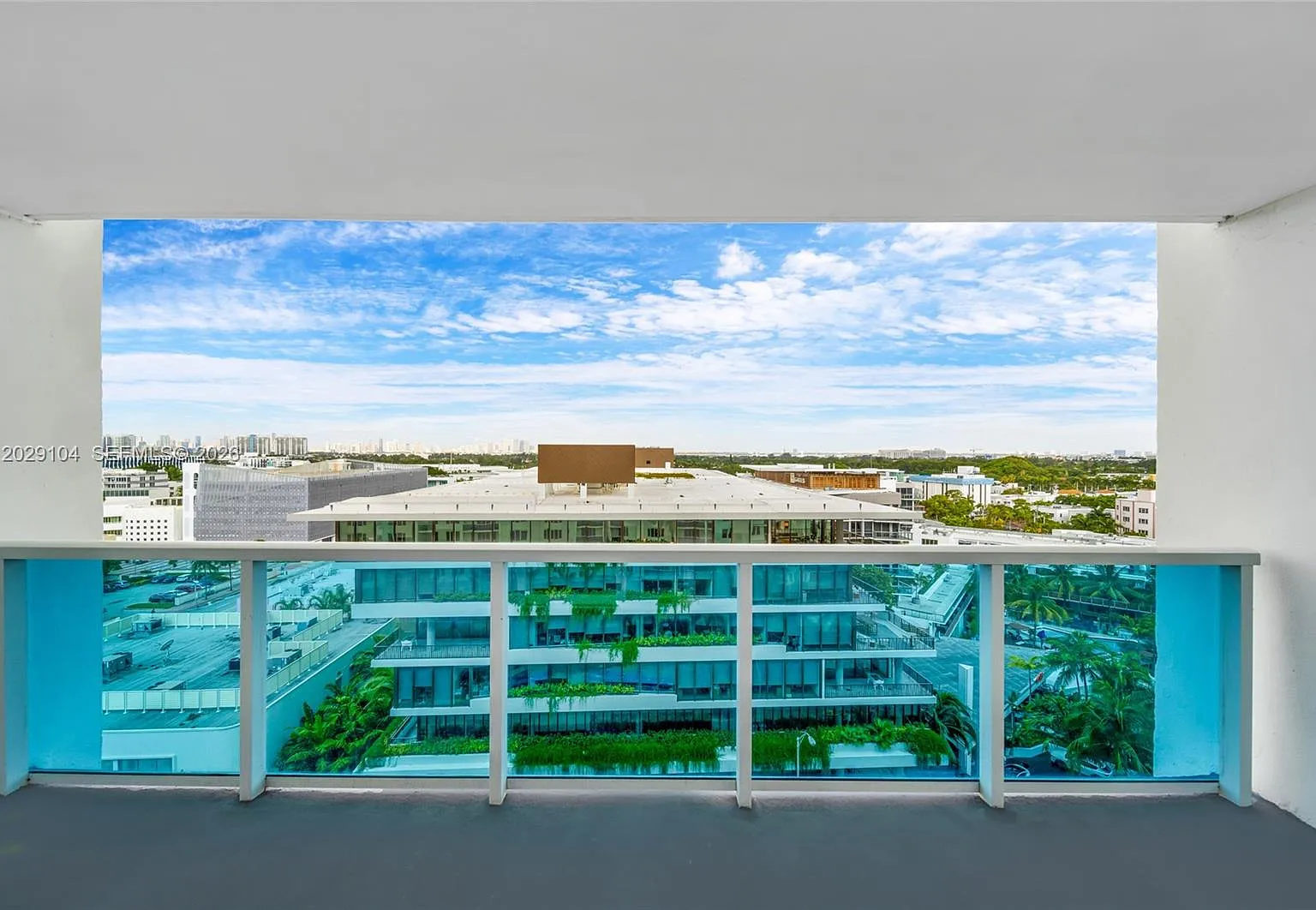 Roney Palace Condo — Photo 2