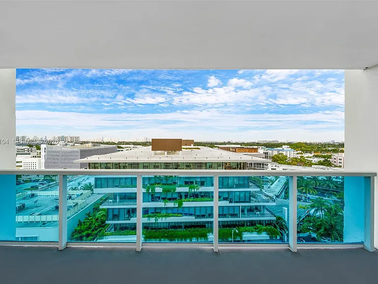 2301 Collins Ave #1030 — Photo 2