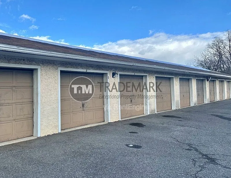 Studio, 1.0 bath, 250 sqft, $150 — Photo 1