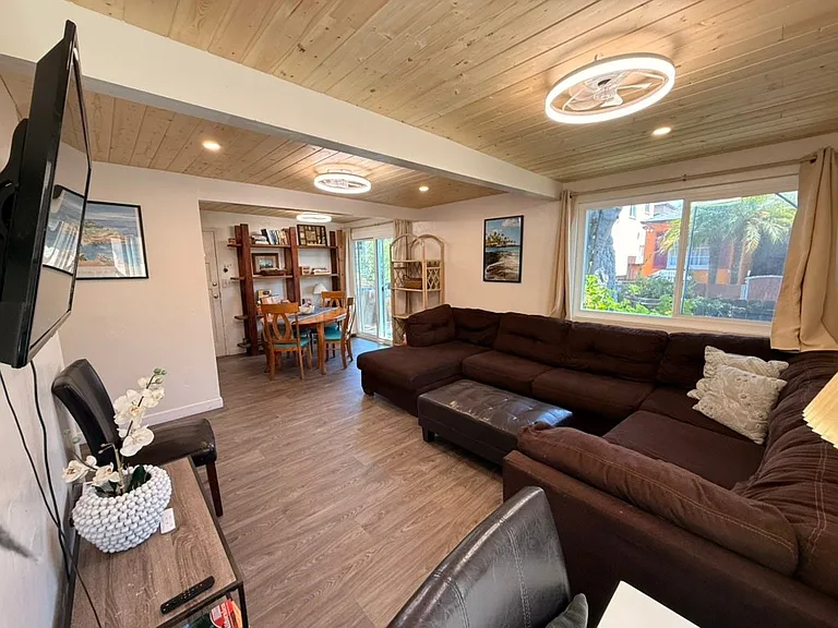 822 Island Ct — Photo 21