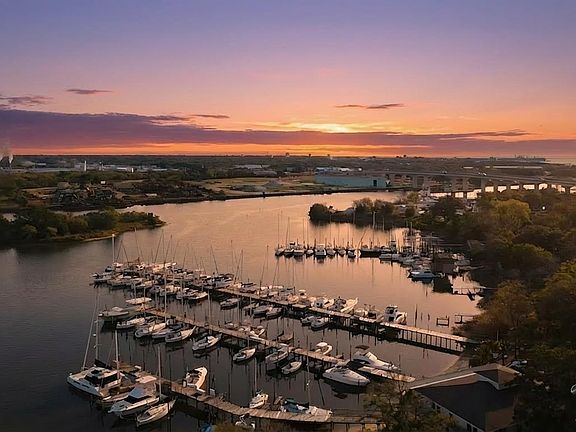 2nd image of 403 Seamarge Ln