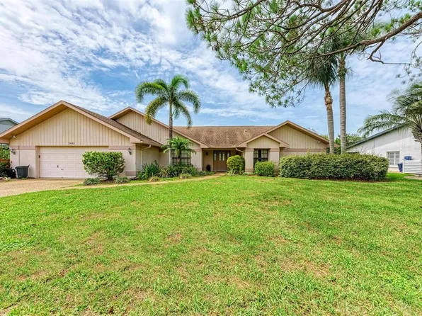 5453 Dominica Cir, Sarasota, FL 34233