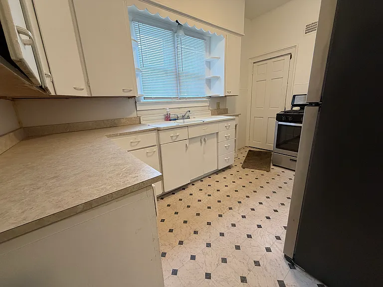 401 N Porter St #1 — Photo 5