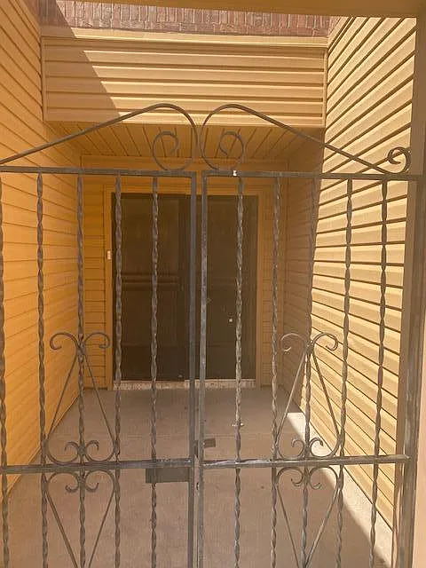 4 bed, 2.0 bath, 2010 sqft, $1,450 — Photo 2