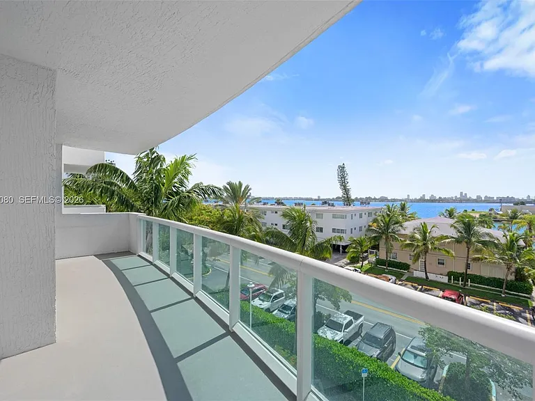 7910 Harbor Island Dr #402 — Photo 2