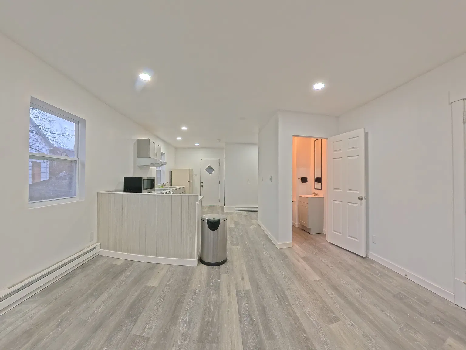 2 bed, 1.5 bath, 1400 sqft, $900 — Photo 4