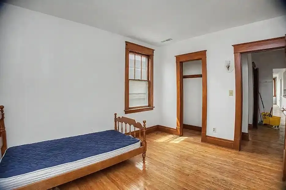 4 bed, 1.0 bath, 1700 sqft, $1,450 — Photo 2