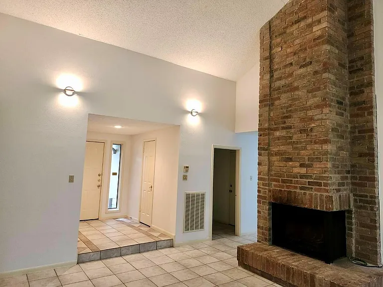 2118 Hickory Lawn Dr — Photo 13
