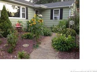 4 Edgewood St, Unionville, CT 06085