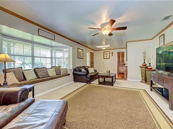 4th image of 10406 Lake Grove Dr