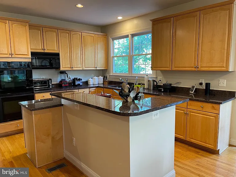 6915 Bonheim Ct — Photo 14