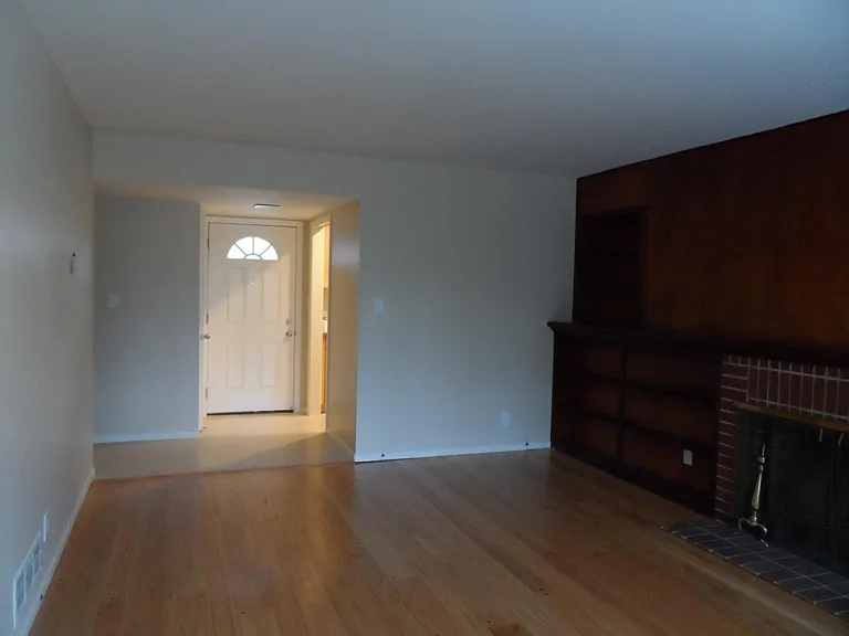 2240 Rockwood Dr — Photo 11