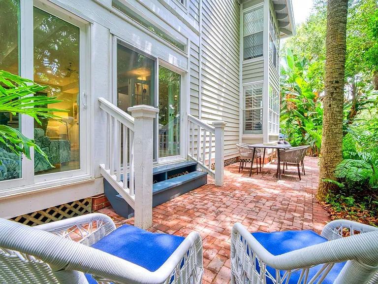 1315 Palmetto Ct #111 — Photo 39
