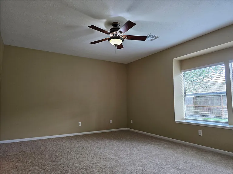 1820 Branch Hill Dr — Photo 15