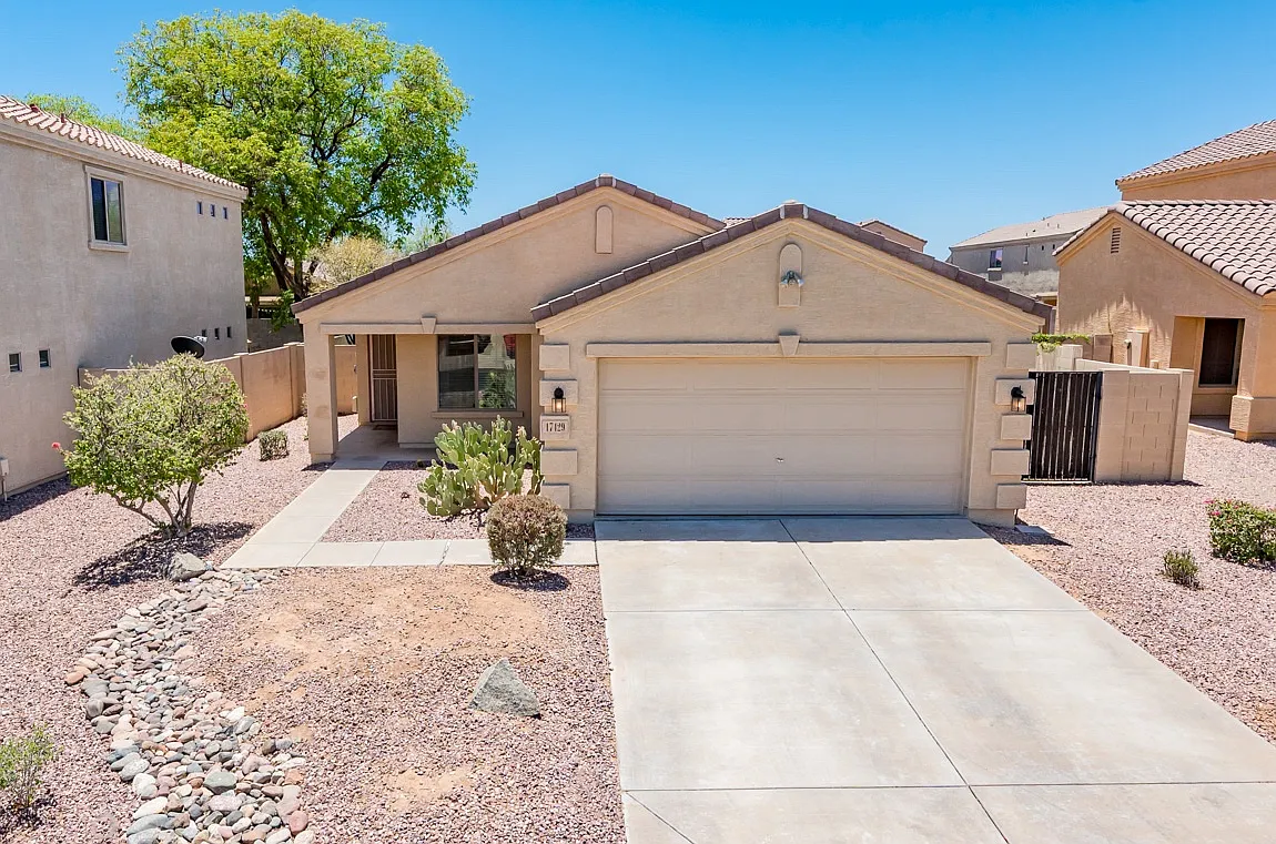 3 bed, 1265 sqft, $2,100 — Photo 1