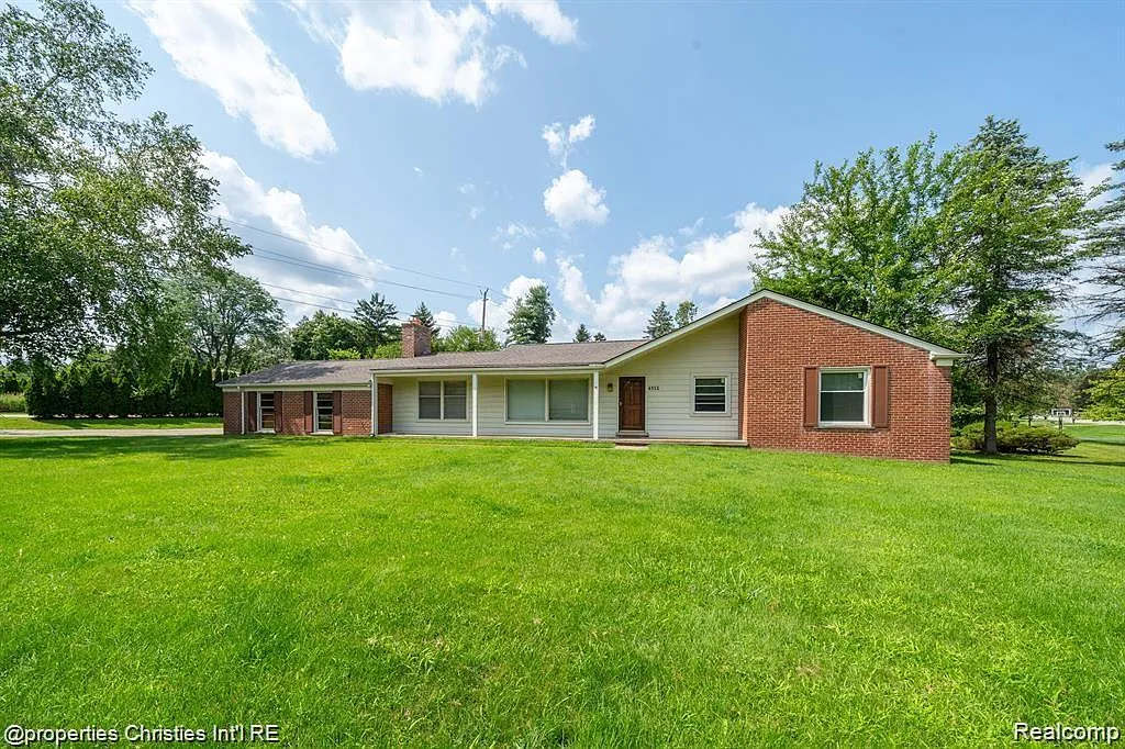 3 bed, 2.5 bath, 1747 sqft, $2,800 — Photo 2