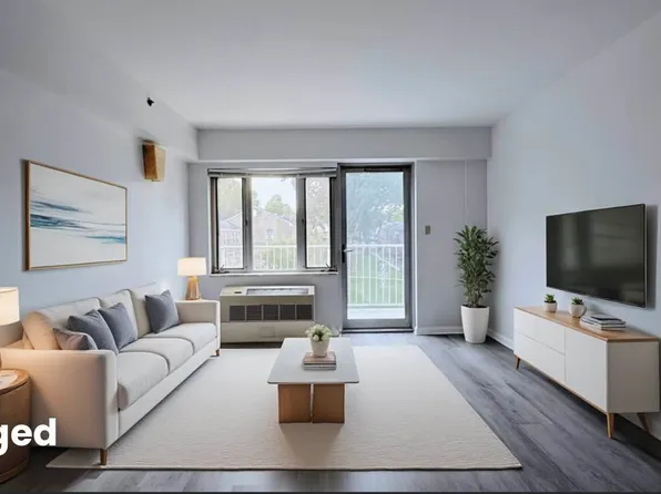 64-34 Grand Cent Parkway image 7 of 25