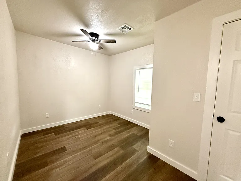 723 Roff St NE — Photo 15