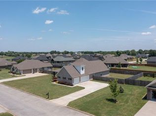 18380 Astor Dr, Fayetteville, AR 72704