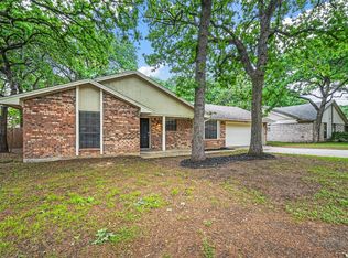 1124 Wood Ridge Dr, Azle, TX 76020