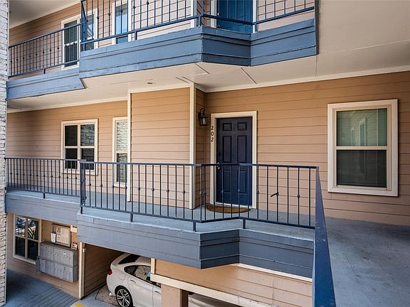 4th image of 2414 Longview St APT 202