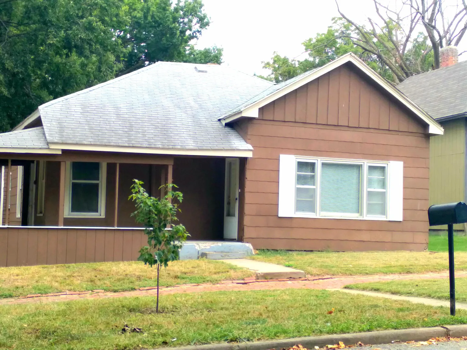 3 bed, $1,200 — Photo 2