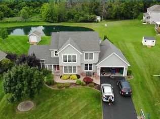 6 Edmar Ct, Henrietta, NY 14467