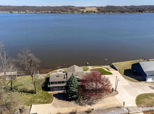 22965 Great River Rd, Le Claire, IA 52753