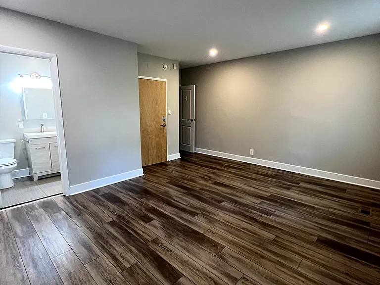 211 S 42nd St #H — Photo 15