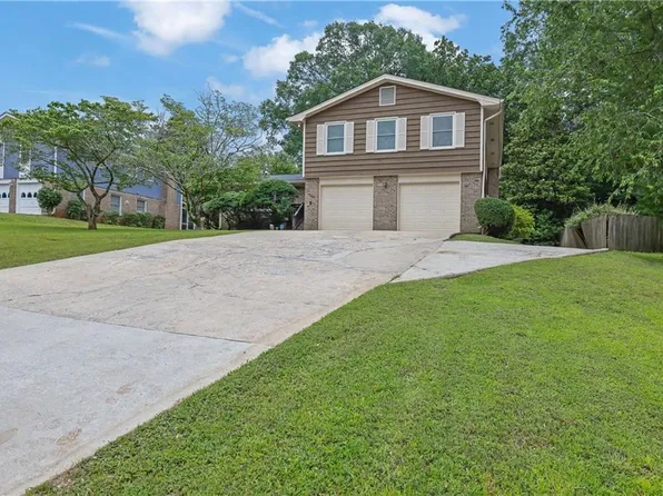 4457 Huntshire Dr, Stone Mountain, GA 30083