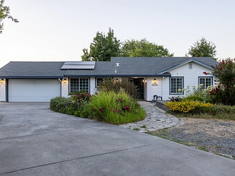 1989 Claimstake Ct — Photo 1