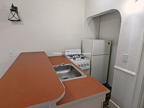 4th image of 2383 Harrison Blvd APT B