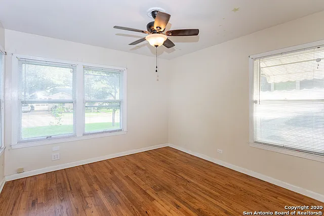 349 Irvington Dr — Photo 7
