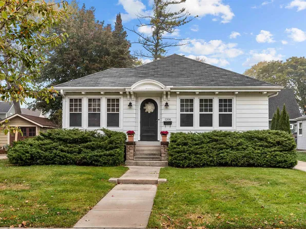 1208 W New York Ave, Oshkosh, WI 54901