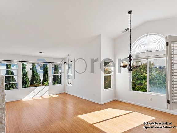 5th image of 436 Knollcrest Ave
