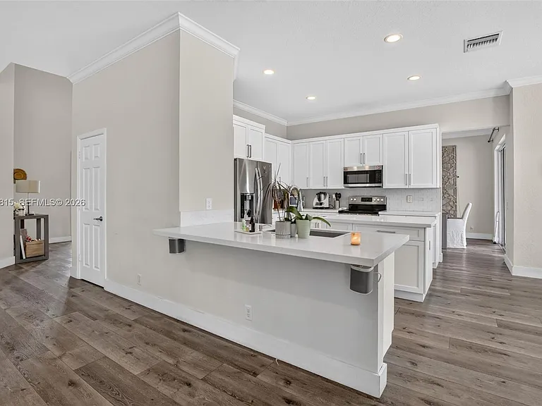 981 Waterside Cir — Photo 18