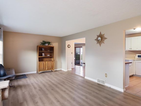 2nd image of 3137 Horseshoe Dr