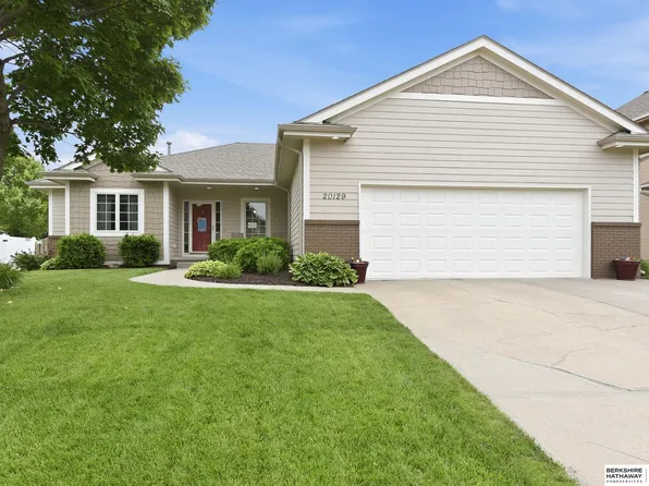 20129 Douglas St, Elkhorn, NE 68022