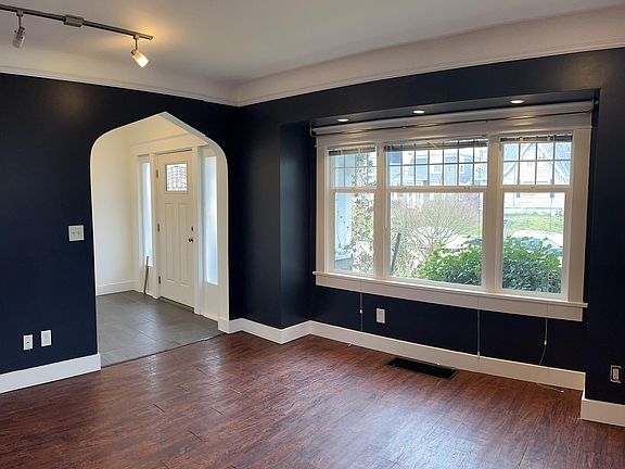2nd image of 1608 S Ainsworth Ave