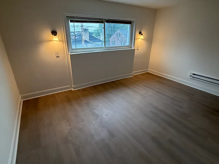 549 E Vine St #6 — Photo 3