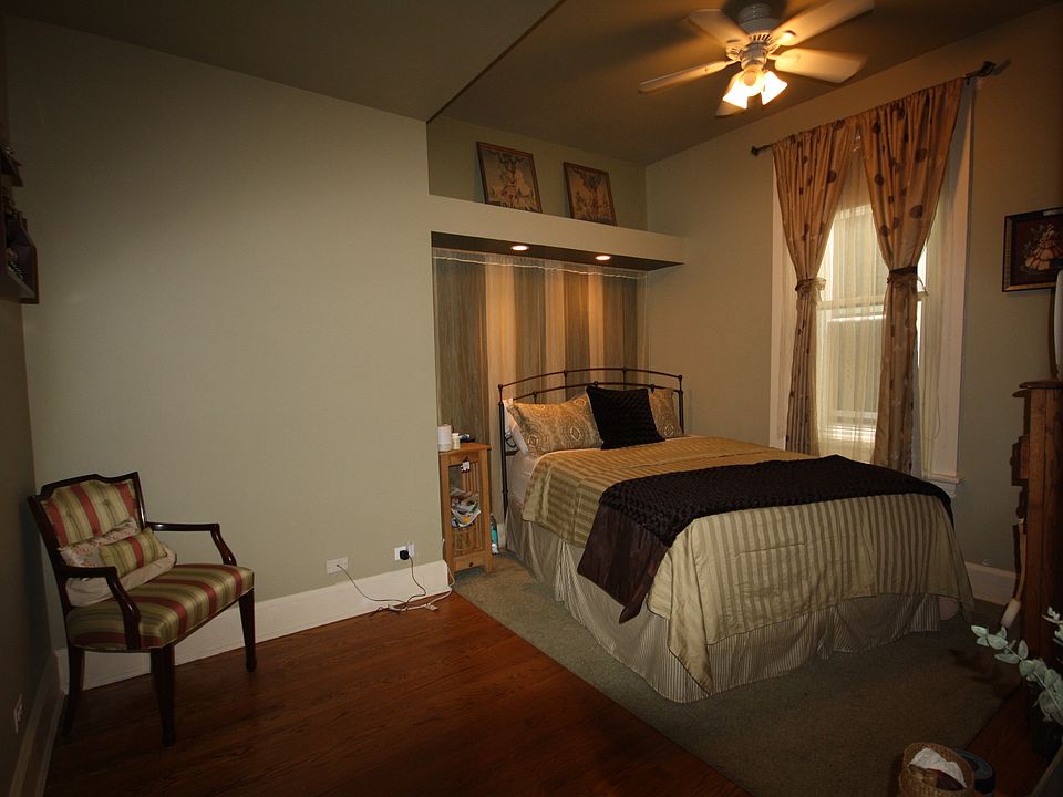 2nd image of 1042 N Honore St #2F