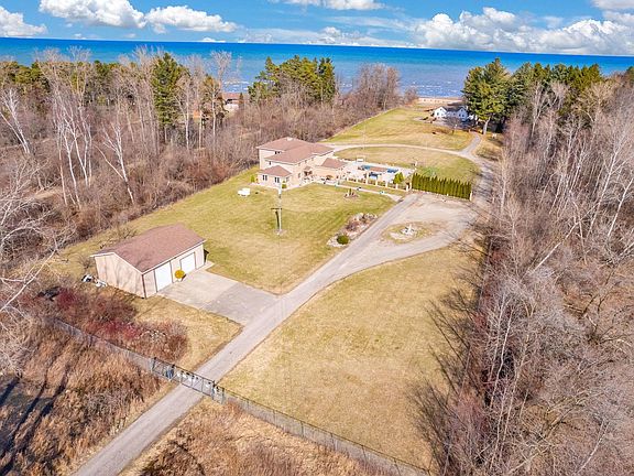 5th image of 2235 Lakeshore Rd