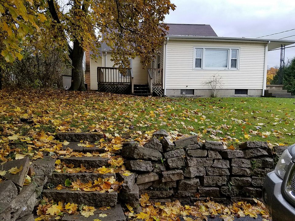 2nd image of 610 Linden St