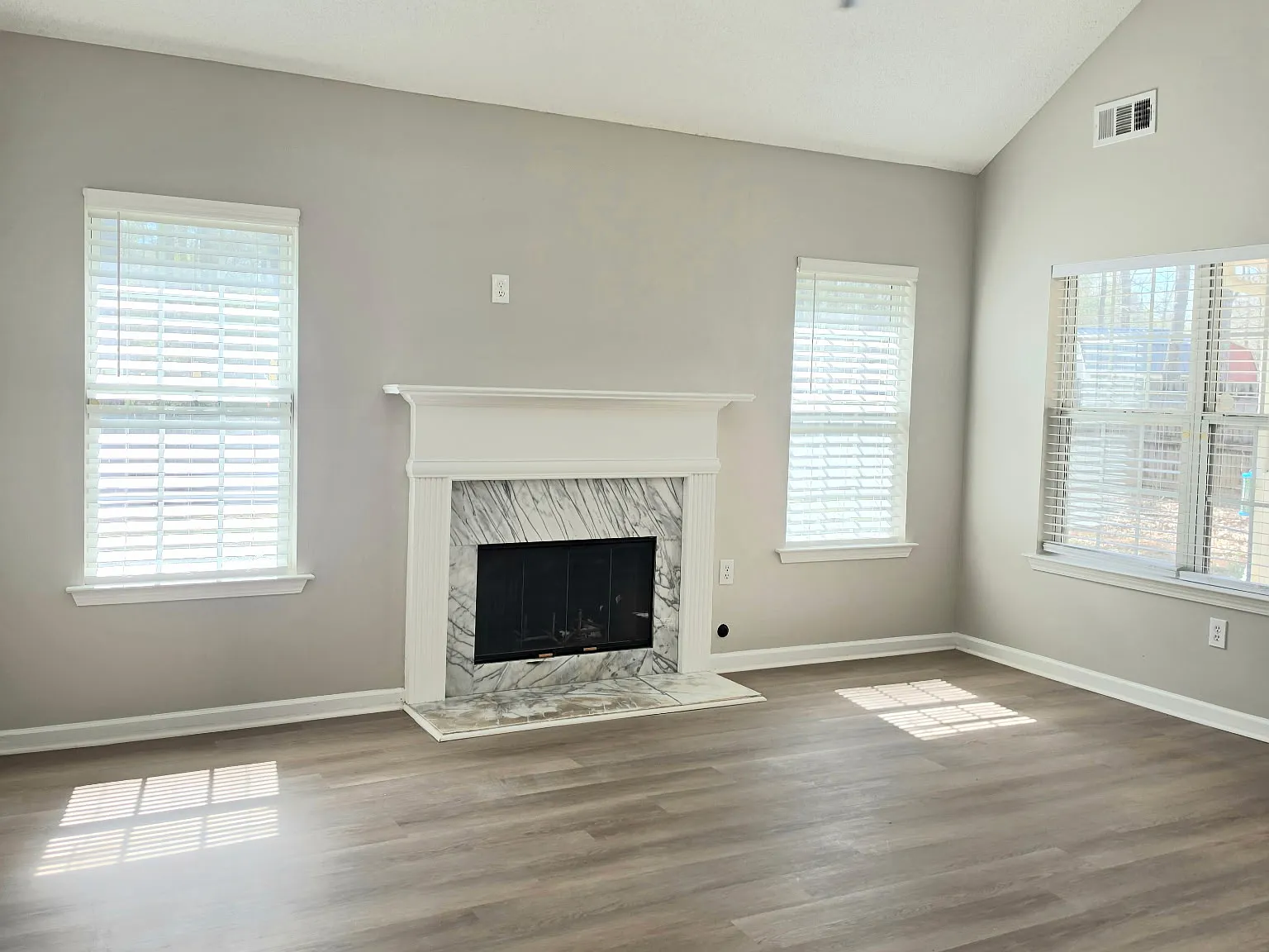 3 bed, 1310 sqft, $2,695 — Photo 3
