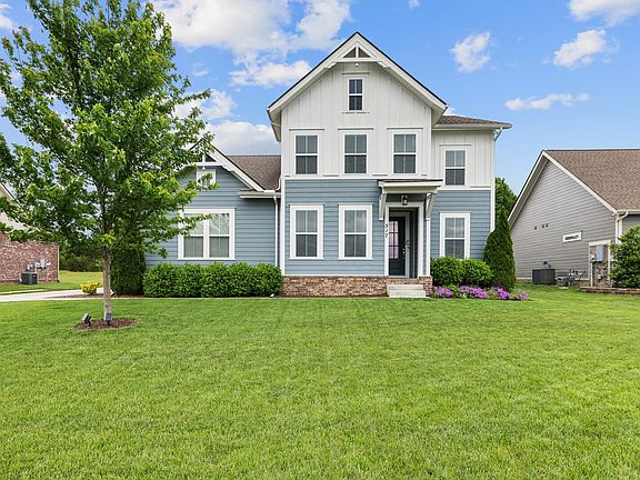 2nd image of 517 Oakvale Ln