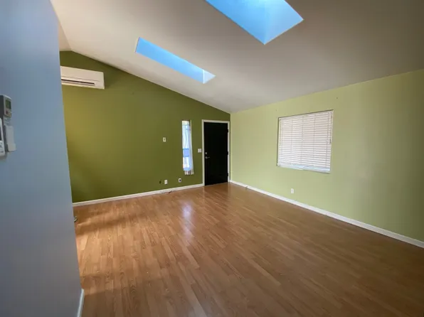 561 Oakdale Ave, Springfield, OR 97477