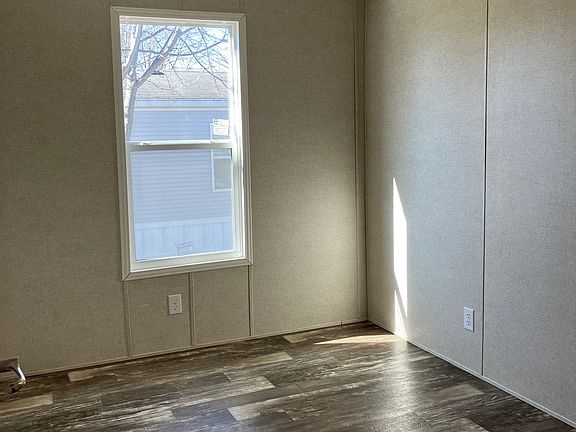 4th image of 3323 Iowa St #311